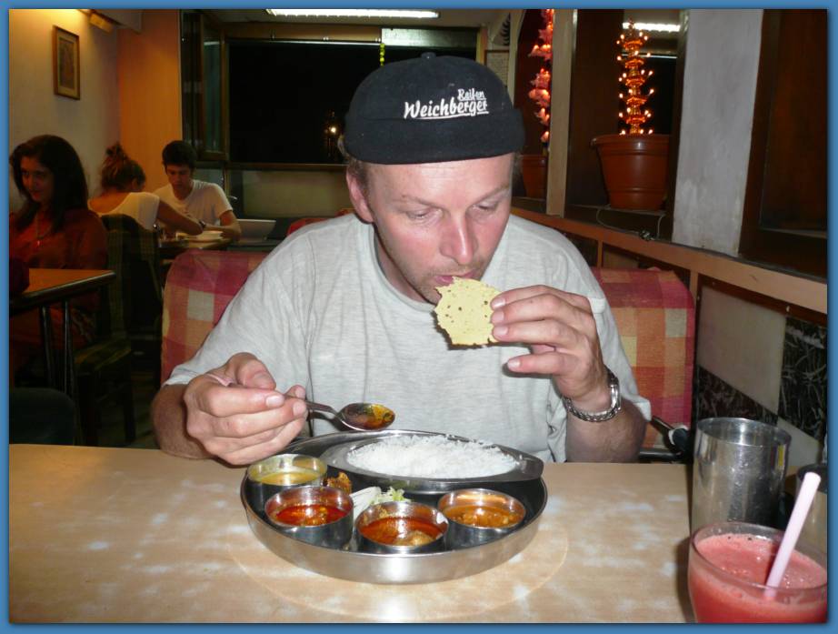 900x674 pixels (72K)